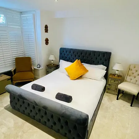 Apartamento Grass Court Terrace - Walking Distance From Wimbledon Championships Londres Exterior foto
