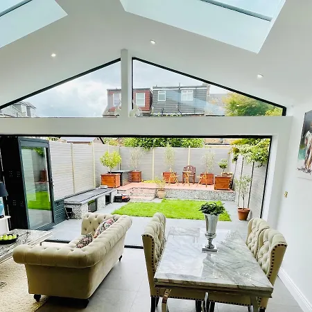 Apartamento Grass Court Terrace - Walking Distance From Wimbledon Championships Londres Exterior foto